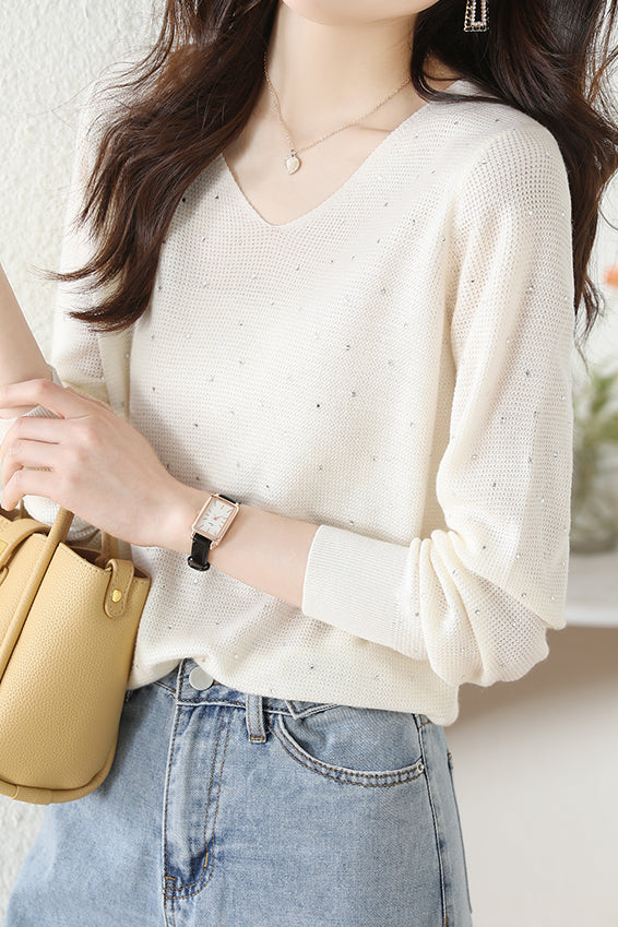 V-neck knitted sweater with hot-fixed rhinestones. - liwisi