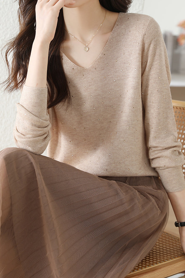 V-neck knitted sweater with hot-fixed rhinestones. - liwisi
