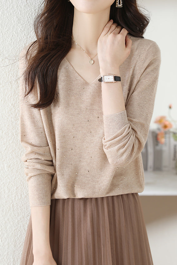 V-neck knitted sweater with hot-fixed rhinestones. - liwisi