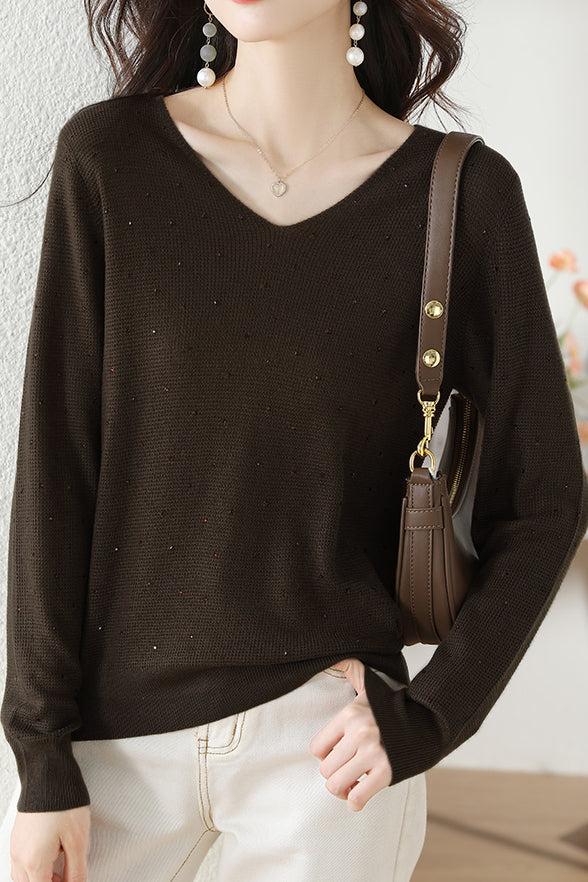 V-neck knitted sweater with hot-fixed rhinestones. - liwisi