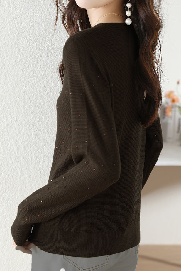 V-neck knitted sweater with hot-fixed rhinestones. - liwisi