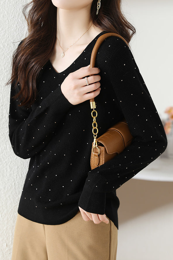 V-neck knitted sweater with hot-fixed rhinestones. - liwisi