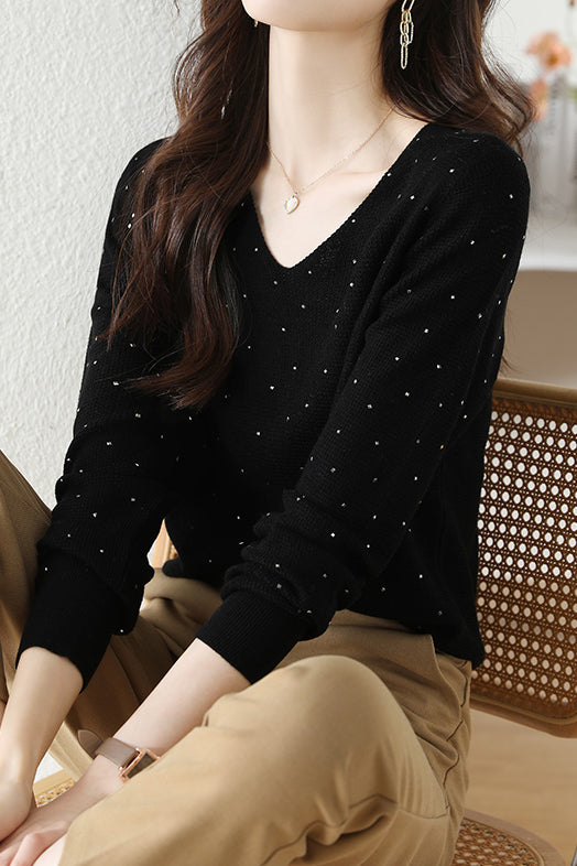 V-neck knitted sweater with hot-fixed rhinestones. - liwisi