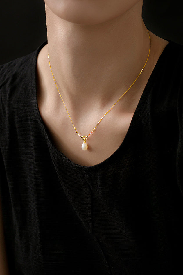 Pearl Decor Knot Motif Necklace - 3 Colors Available - liwisi