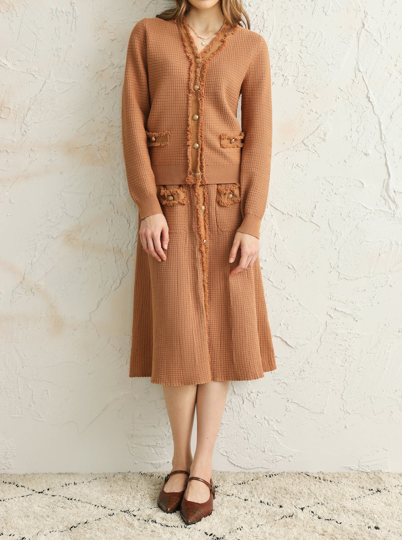 二点セット Vネックフリンジ装飾ニットトップス+フリンジ装飾ロングフレアスカート 3色入 - liwisi