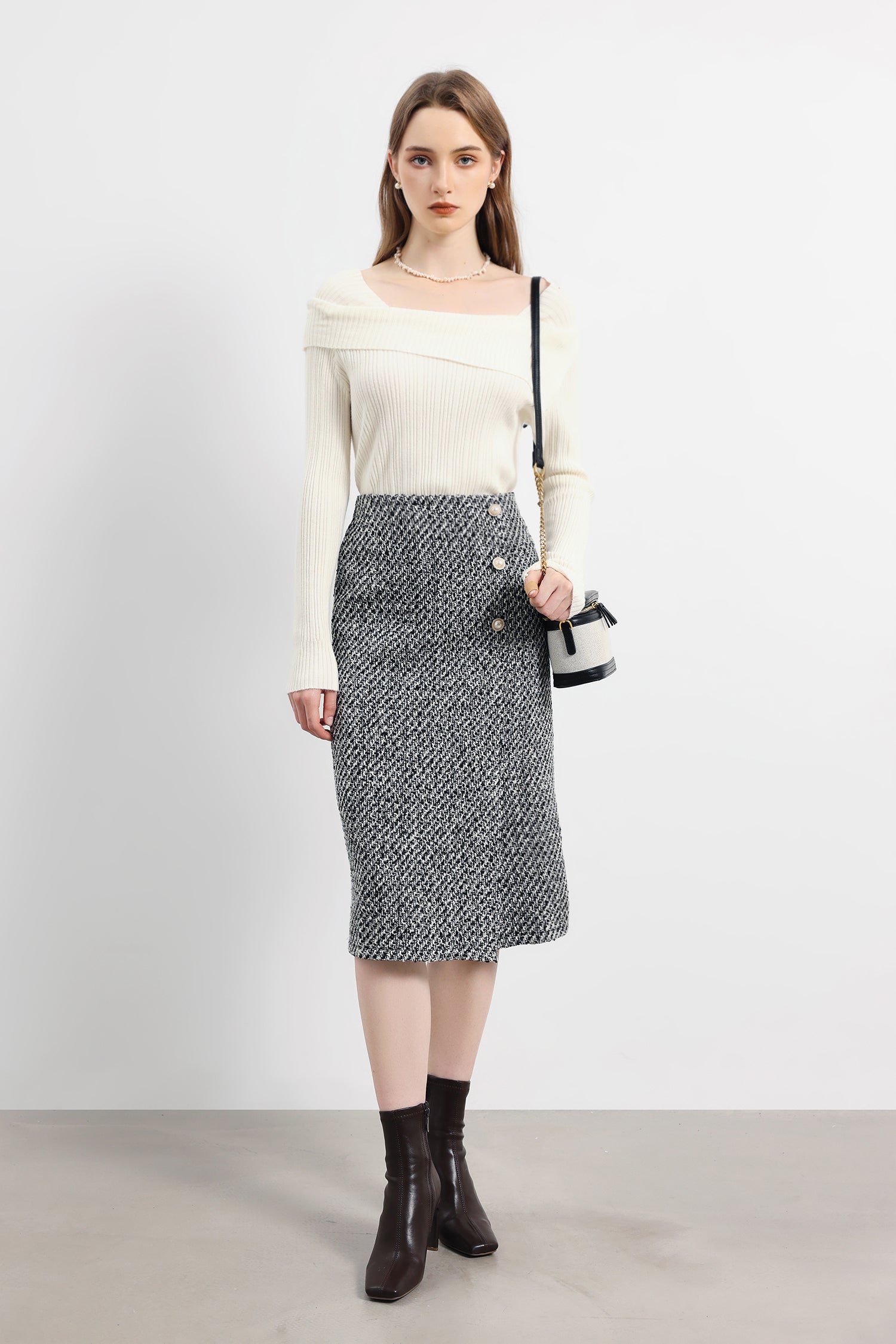 オフショルダーネックシンプルニットトップス 6色入 - liwisi