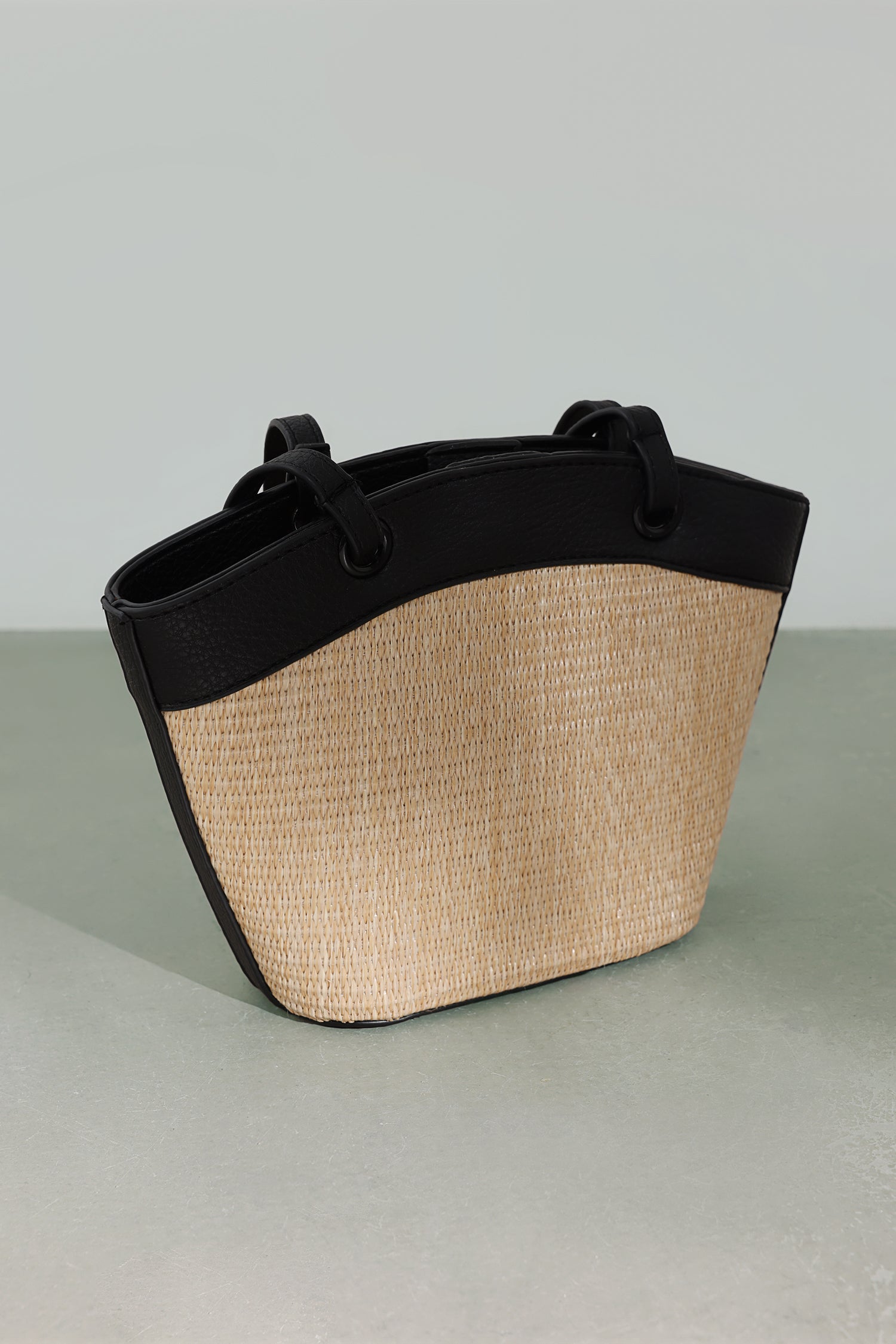 Leather Contrast Straw Shoulder Bag with Lining and Inner Bag - liwisi