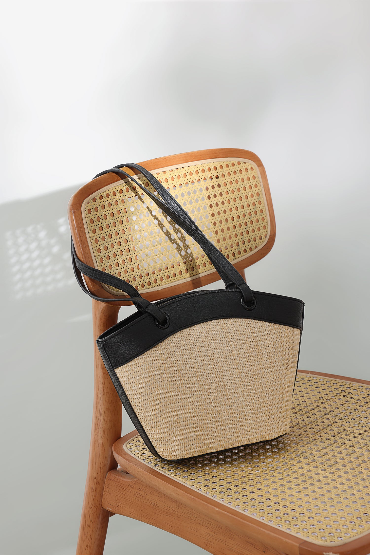 Leather Contrast Straw Shoulder Bag with Lining and Inner Bag - liwisi