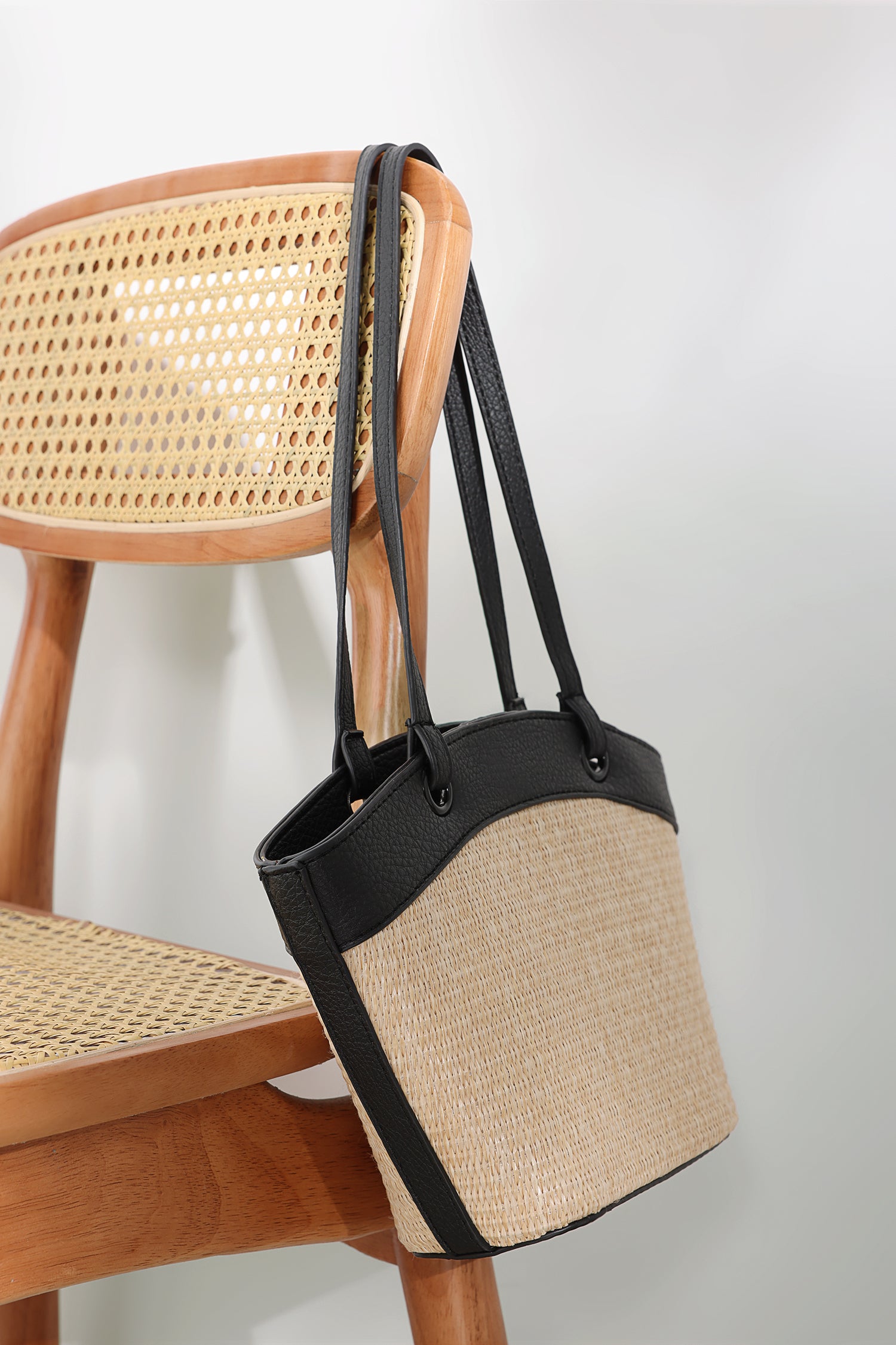 Leather Contrast Straw Shoulder Bag with Lining and Inner Bag - liwisi