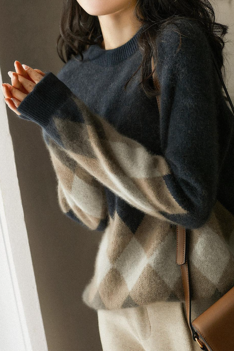 Diamond Pattern Round Neck Knit Sweater - liwisi
