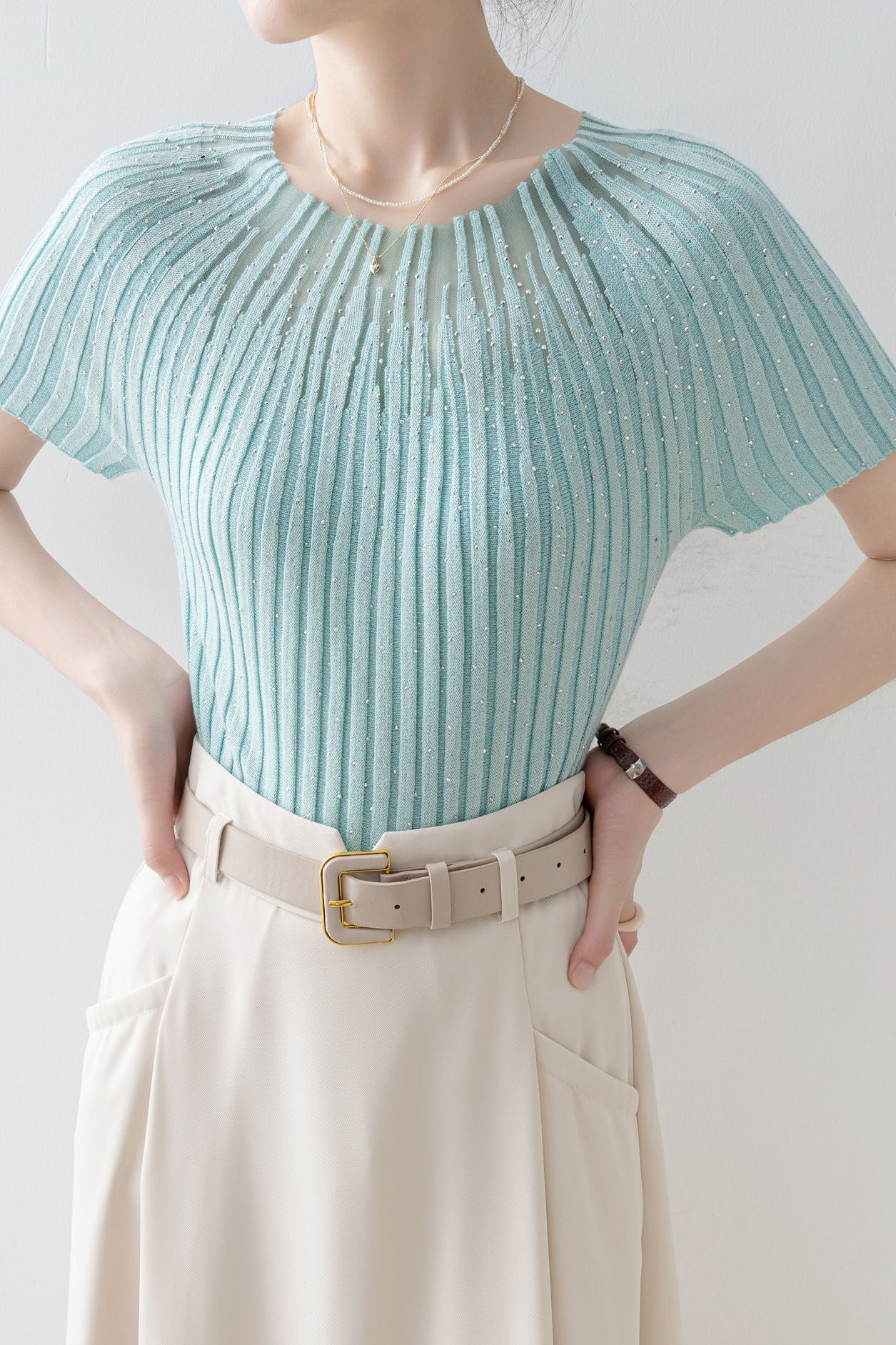 Slim-Fit Short-Sleeve Knit Top with Rhinestones and Crew Neck - liwisi