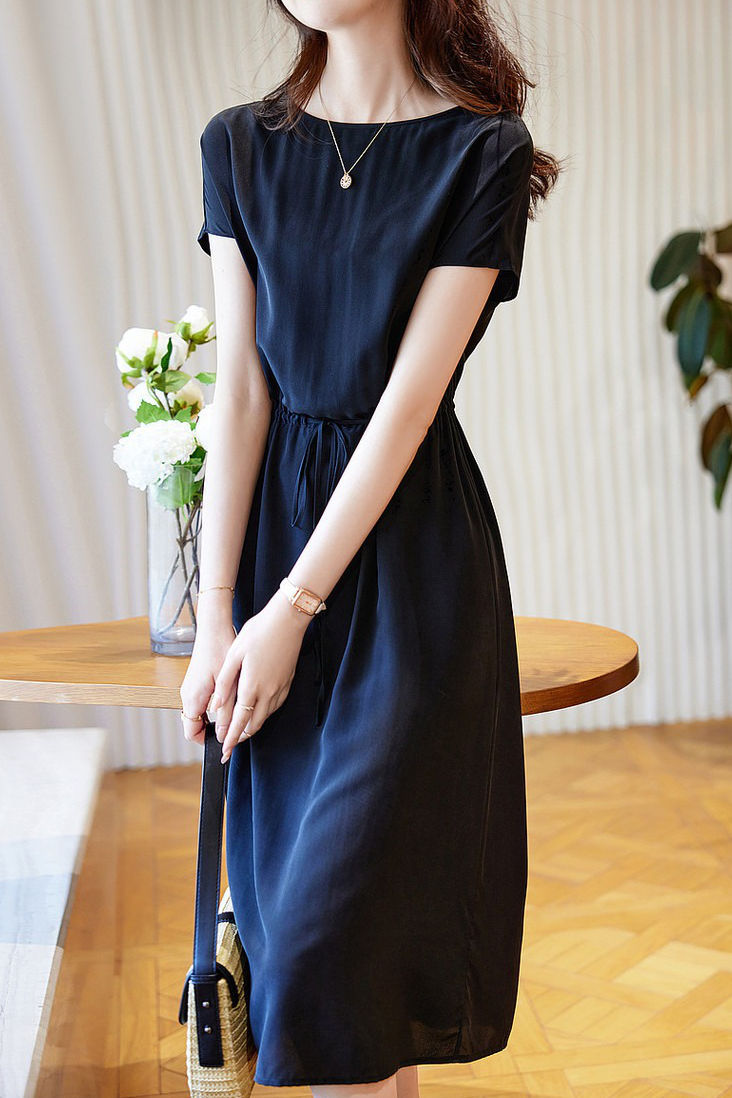 Minimalist elegant boat neck tie dress Minimalist elegant boat neck tie dress