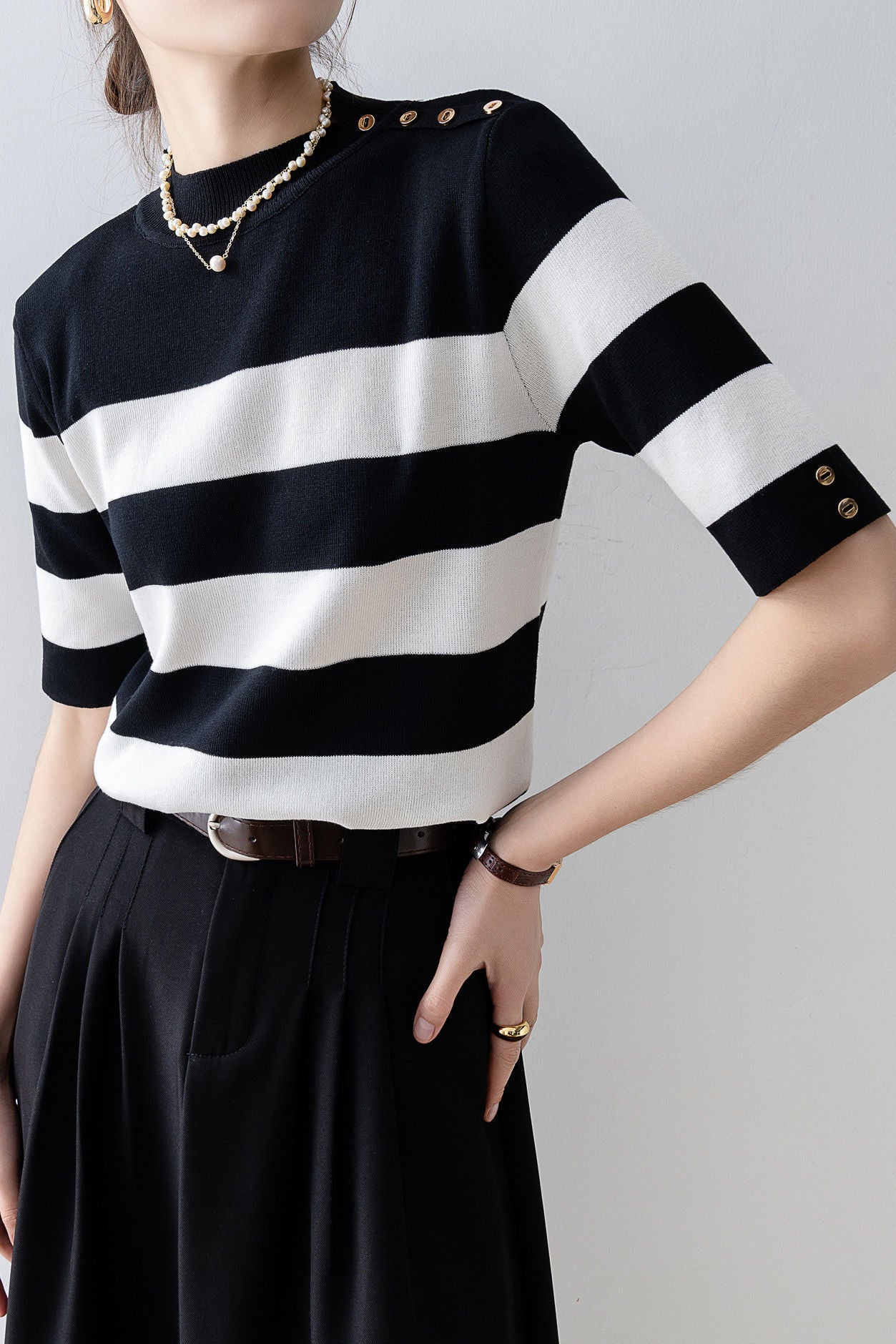 Elegant Office-Ready Black-White Color-Block Striped Short-Sleeve Knit Top - liwisi