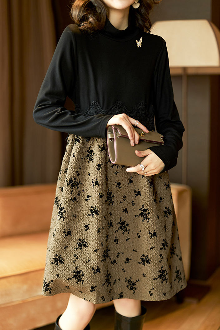 Exquisite and Elegant Lace Paneled Dress - liwisi