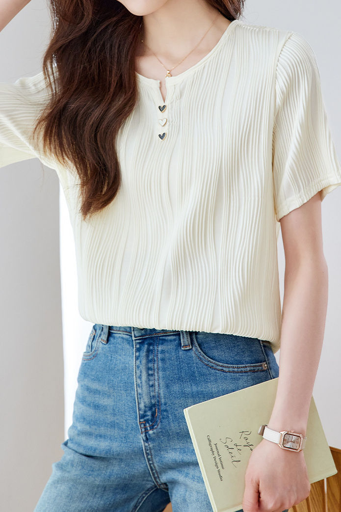Textured round neck short sleeve T-shirt with decorative buttons - liwisi