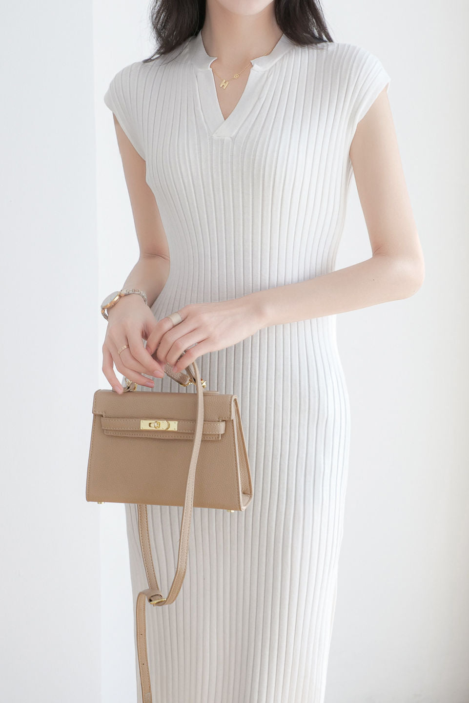 V-neck cap sleeve fitted dress with side slits in ribbed knit - liwisi