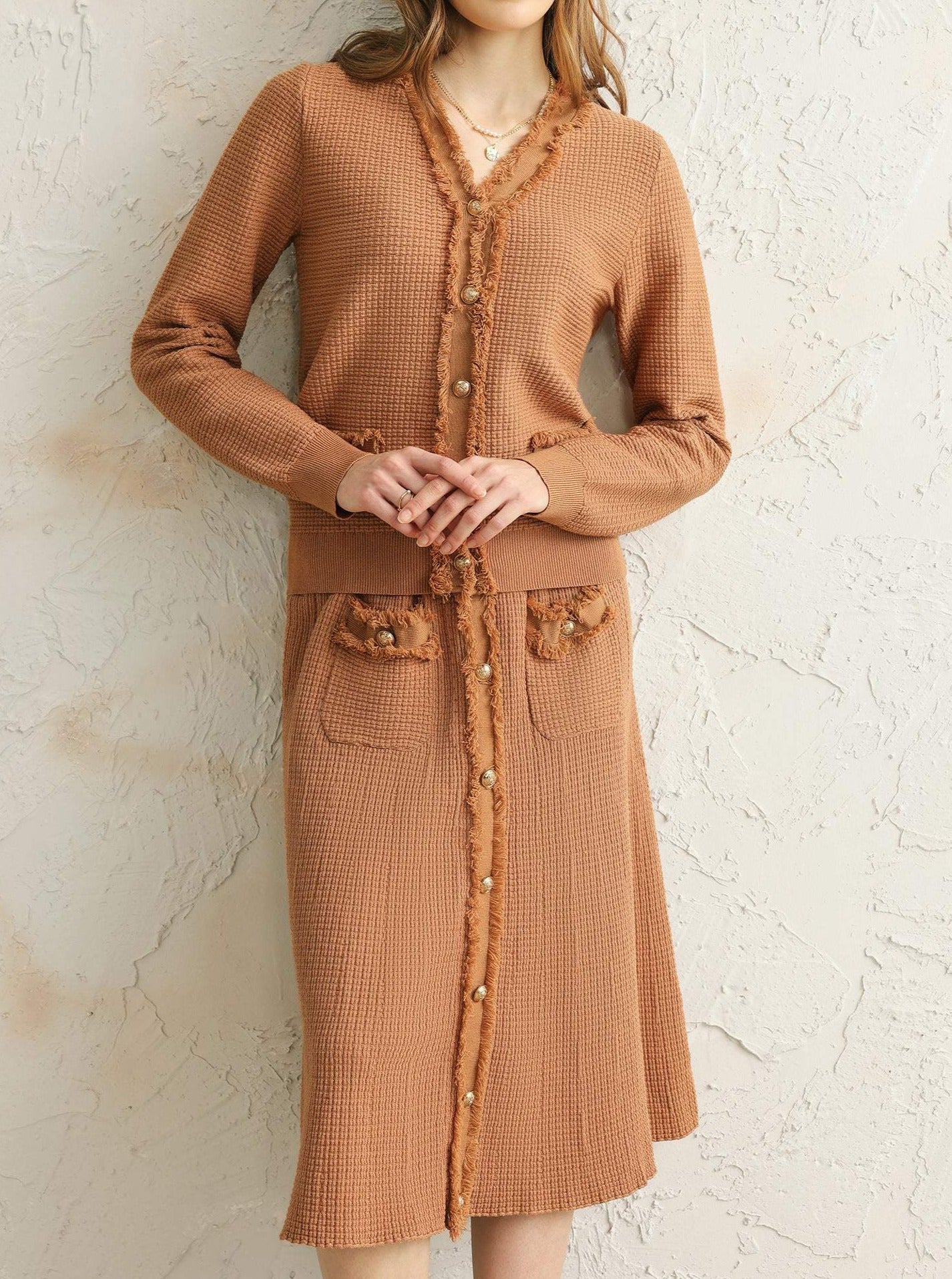 二点セット Vネックフリンジ装飾ニットトップス+フリンジ装飾ロングフレアスカート 3色入 - liwisi