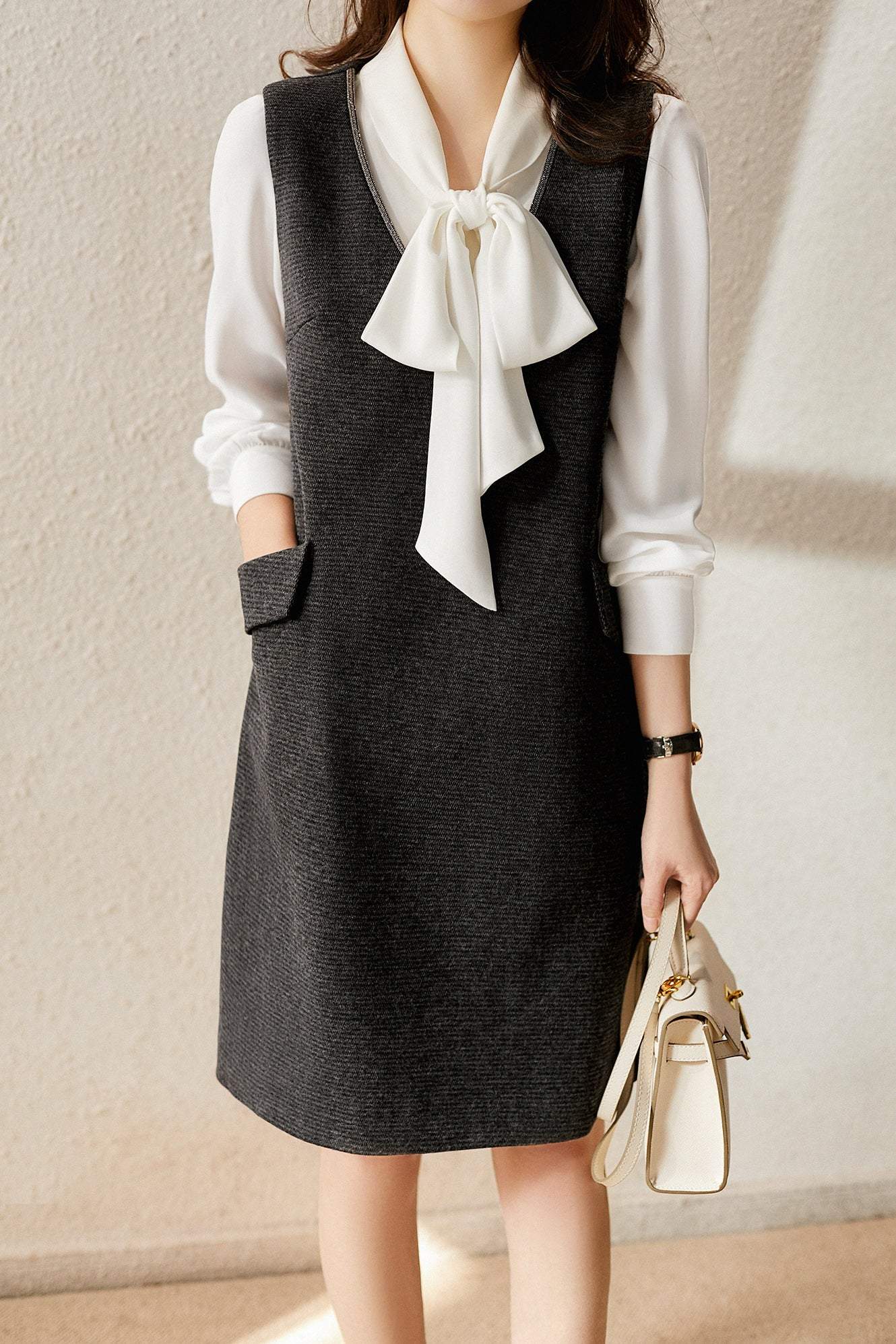 Chanel-style V-neck simple jumper skirt with lining