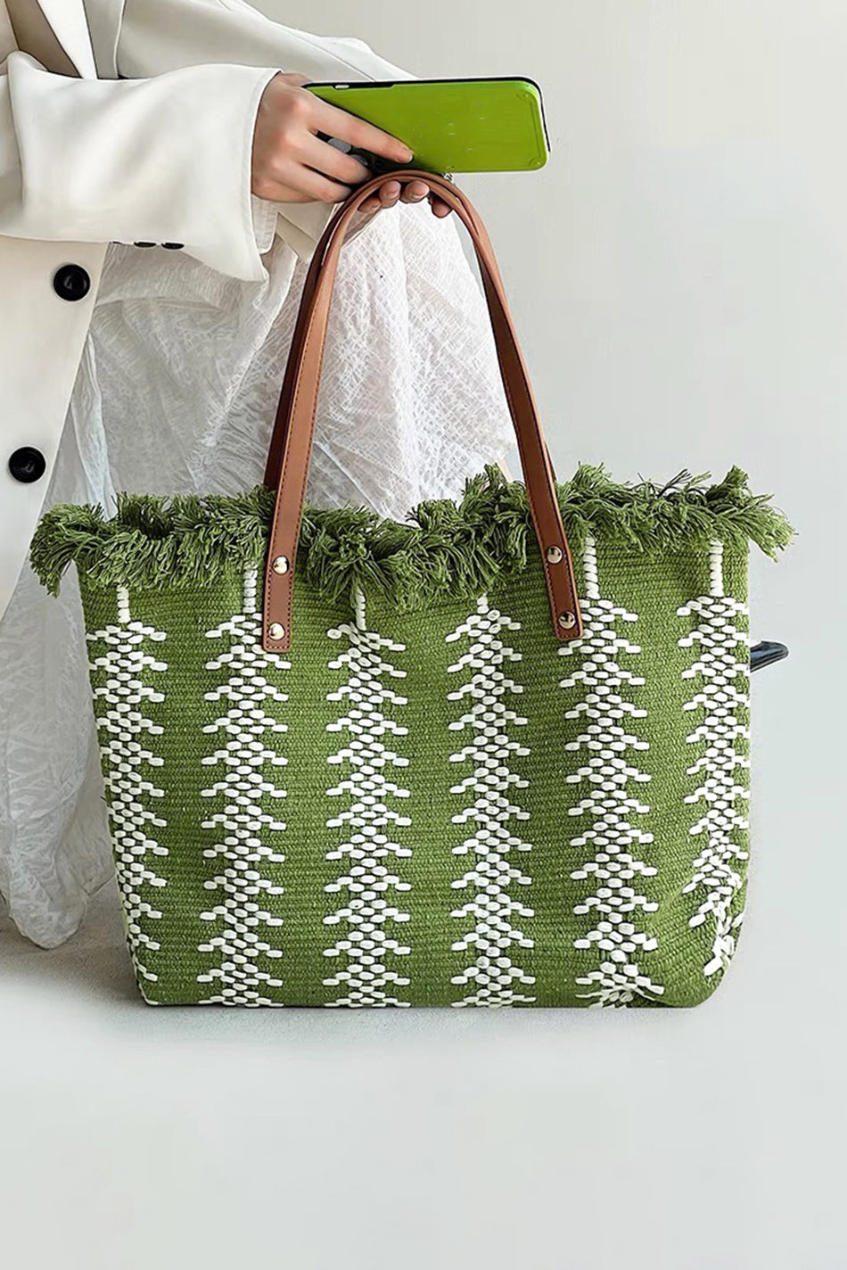 バイカラーフリンジ装飾麦わら編みトートバッグ　3色入 - liwisi