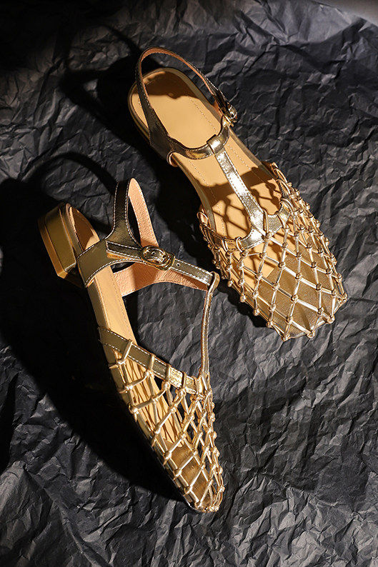 Retro Hollow Mesh Woven T-Strap Sandals - liwisi
