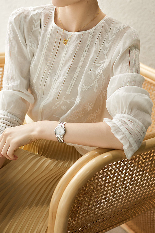 ラウンドネックフラワー刺繍ブラウス - liwisi