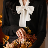 Elegant Knit Top With Contrast Bow Collar