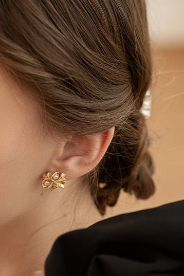 Pearl Bijou Decor Ribbon Motif Earrings - liwisi