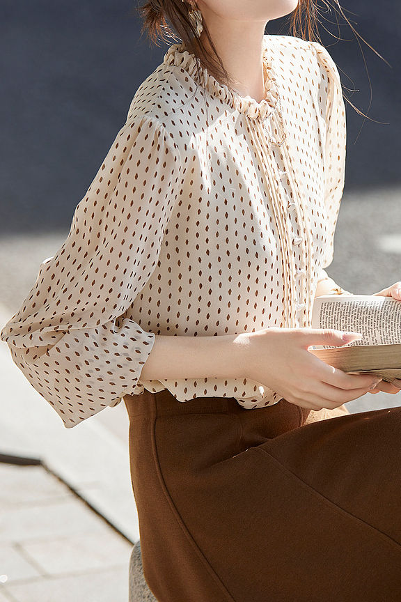 Elegant Office Stand-Collar Polka-Dot Pleated Puff-Sleeve Blouse - liwisi