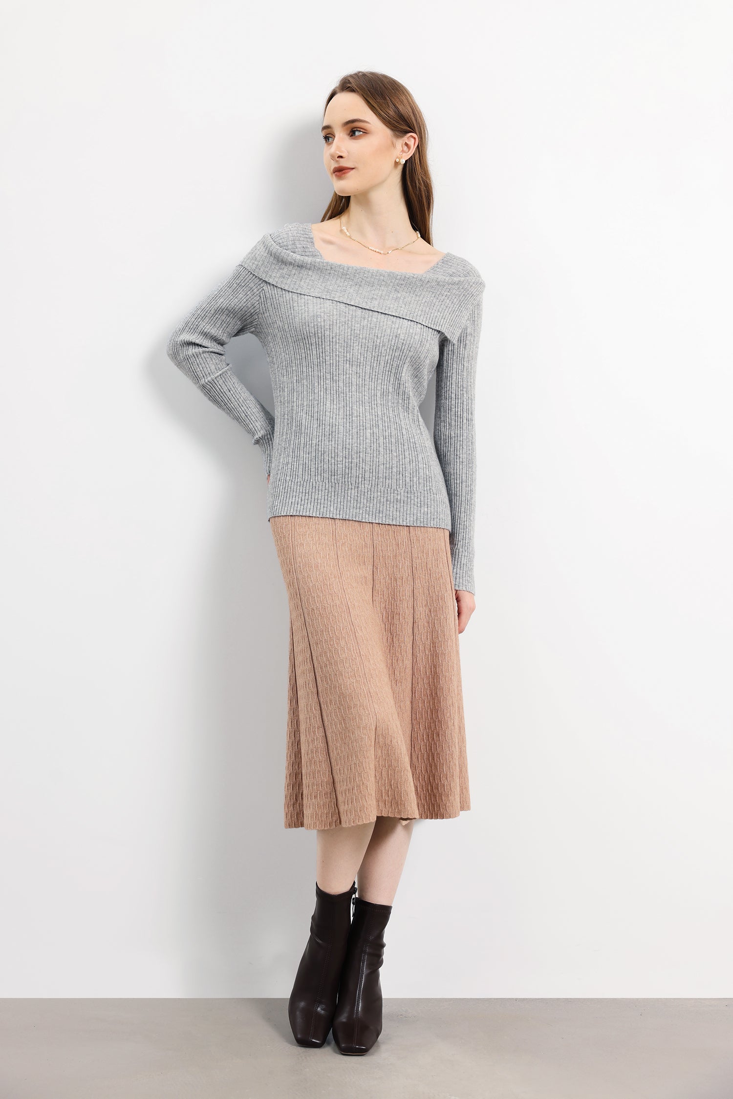 オフショルダーネックシンプルニットトップス　6色入 - liwisi