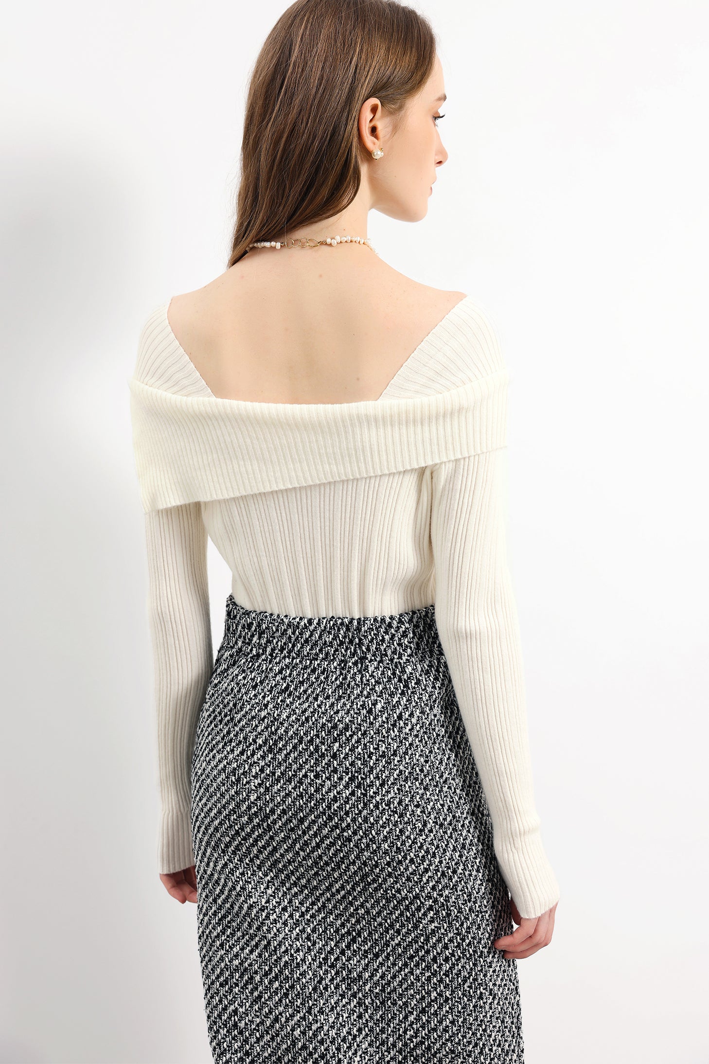 オフショルダーネックシンプルニットトップス　6色入 - liwisi