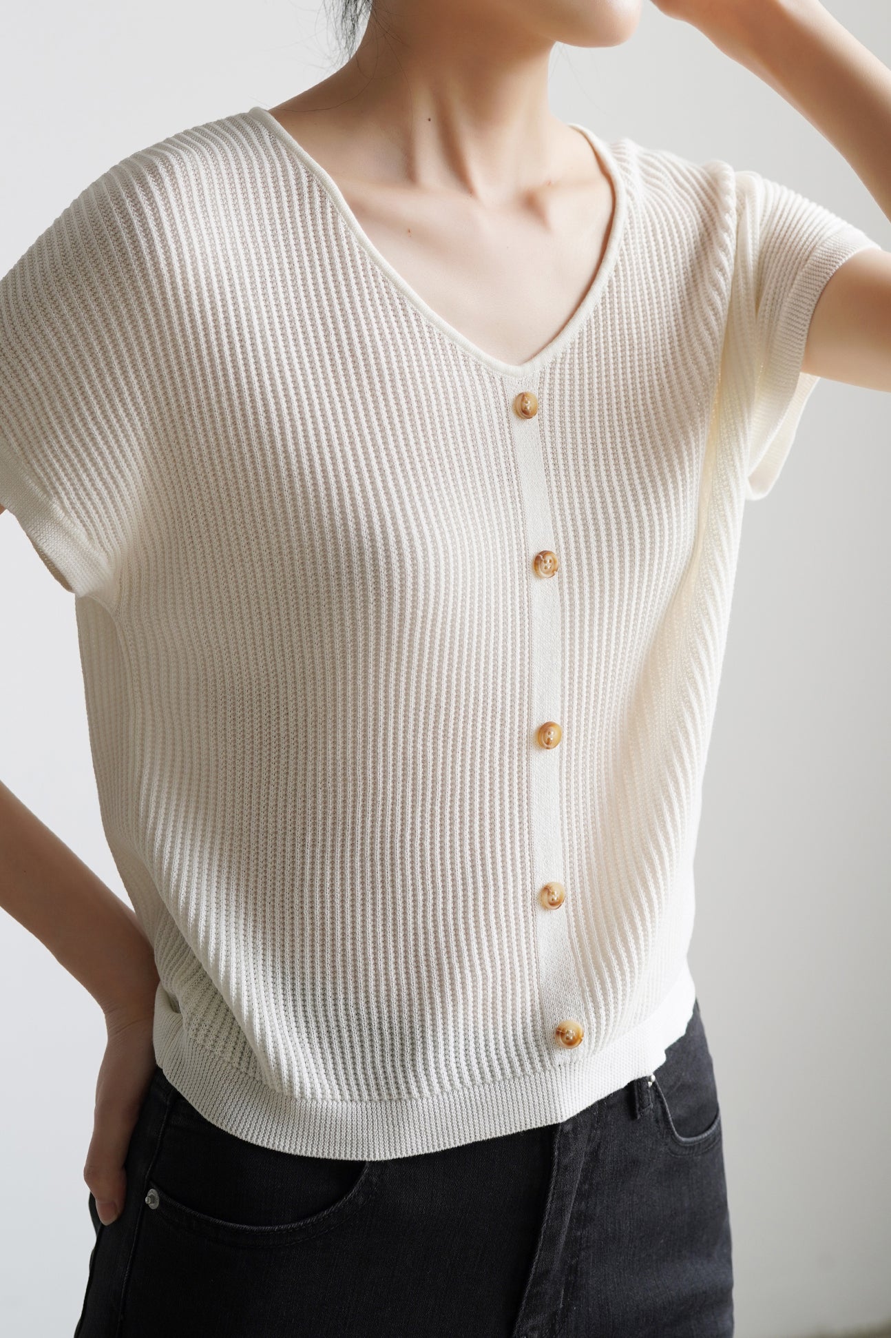 Vネックボタン装飾フレンチスリーブリブニット　8色入 - liwisi
