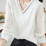 Elegant V-neck lace bottoming shirt