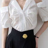 Fashionable off-shoulder shirt