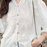 Three-dimensional embroidered T-shirt