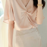 Fashionable button T-shirt