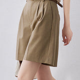 Casual straight-fit shorts suitable for office wear