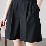 Casual straight-fit shorts suitable for office wear