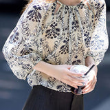 Elegant and stylish puff-sleeve shirt
