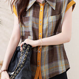 Fashionable retro plaid shirt