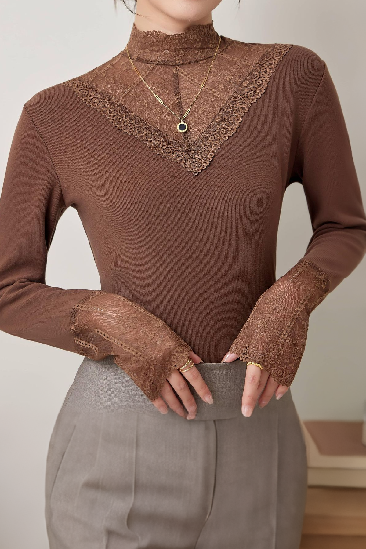 Exquisite Versatile Lace Long-Sleeve Undershirt - liwisi