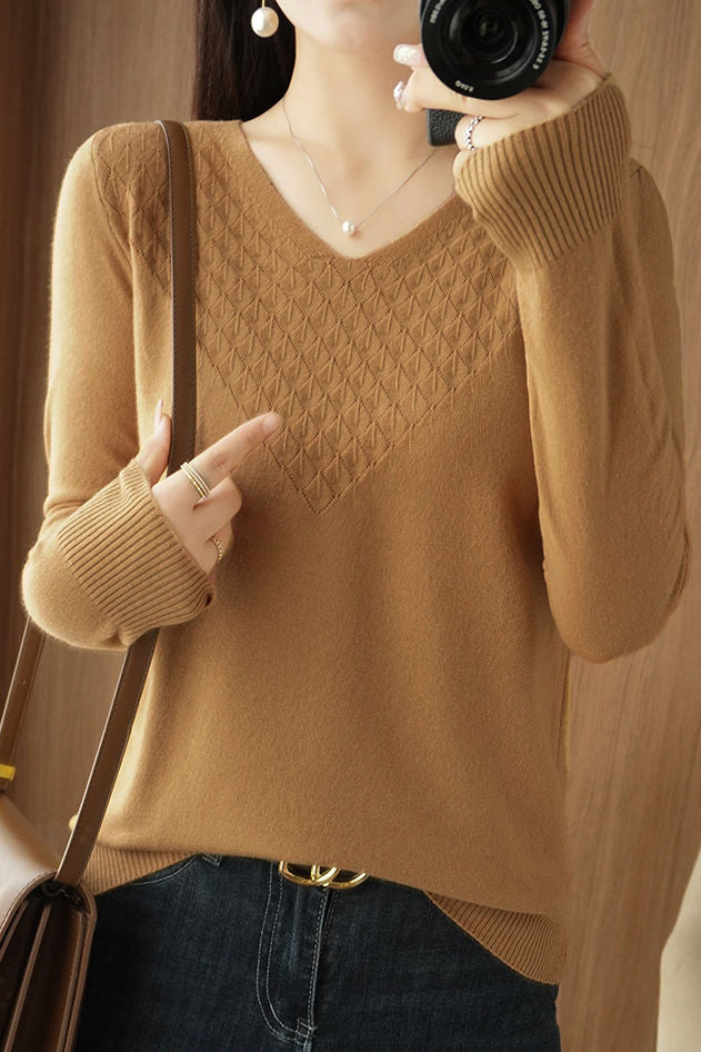 Casual V-Neck Jacquard Solid-Color Knitted Top