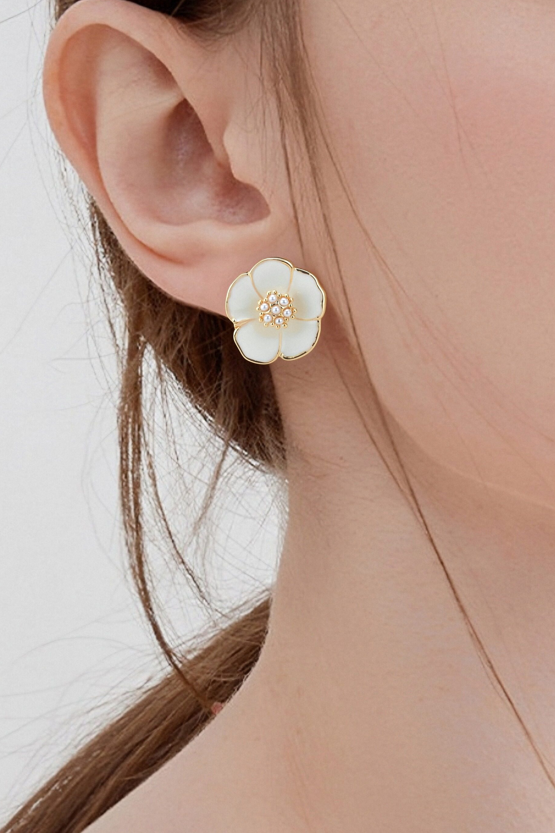 Elegant Temperament Enamel Flower Pearl Stud Earrings - liwisi