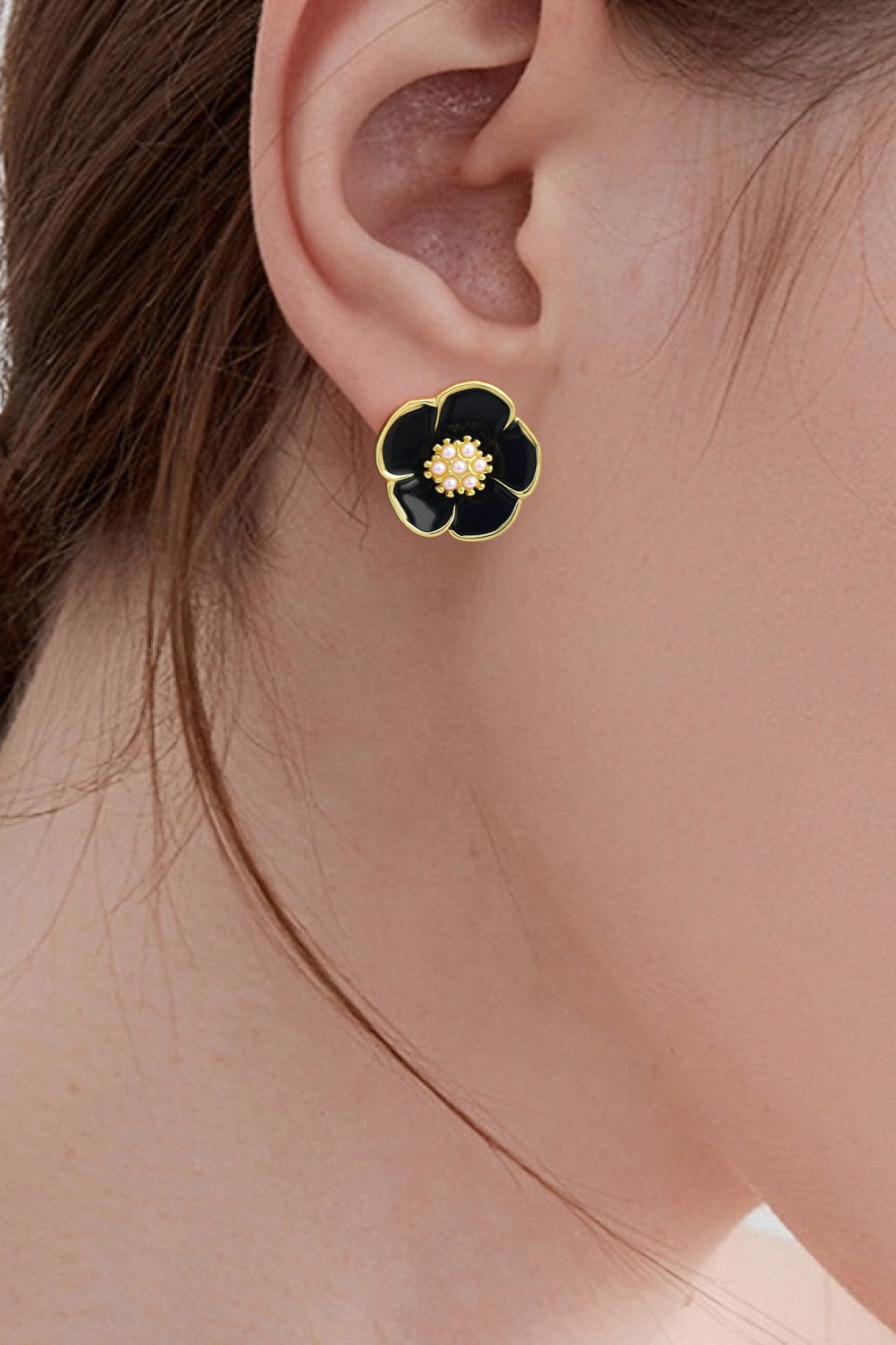 Elegant Temperament Enamel Flower Pearl Stud Earrings - liwisi