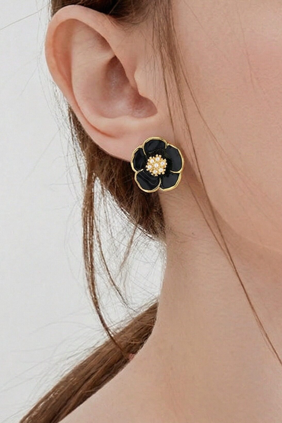 Elegant Temperament Enamel Flower Pearl Stud Earrings - liwisi