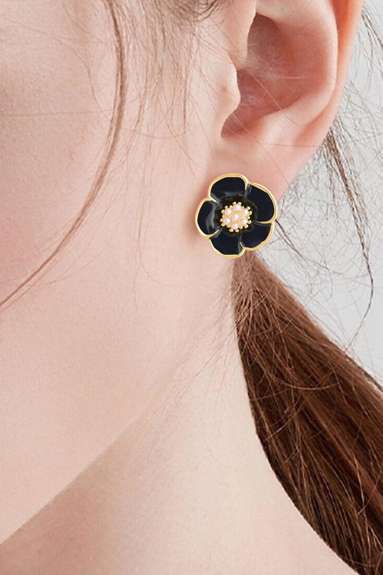 Elegant Temperament Enamel Flower Pearl Stud Earrings - liwisi