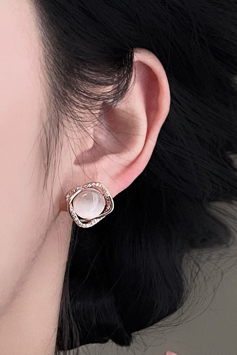 Elegant Hollow Cat's Eye Stud Earrings - liwisi