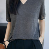 Elegant Seamless Integrated V-neck Short Sleeve Knit Top