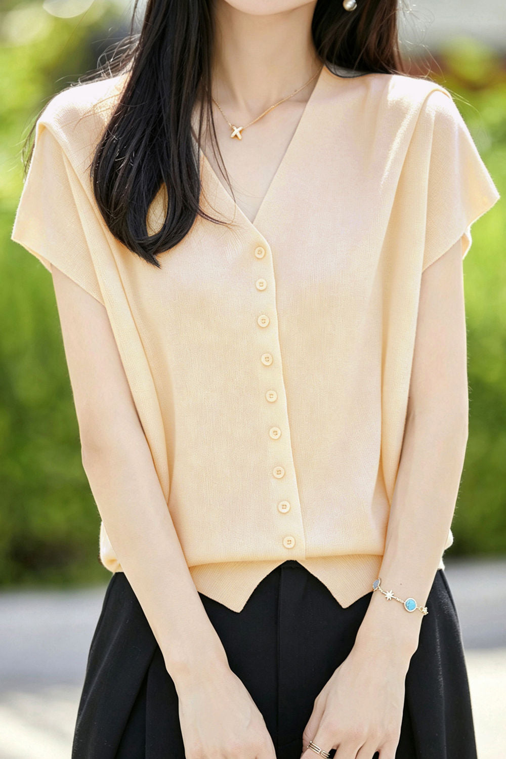 Gentle Elegant V-neck Button Knit Top