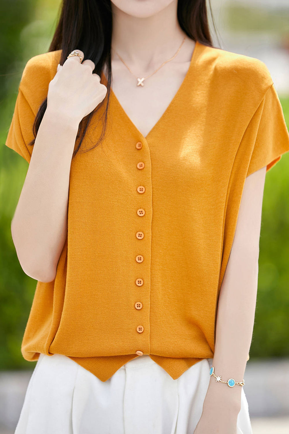 Gentle Elegant V-neck Button Knit Top
