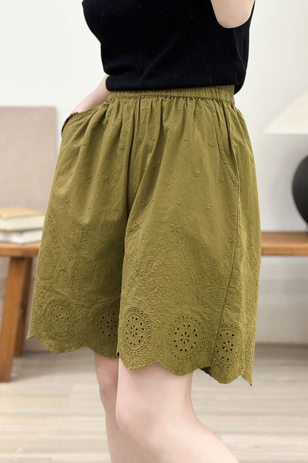 Casual Commuter Hollow Embroidery Five-point Wide Leg Shorts